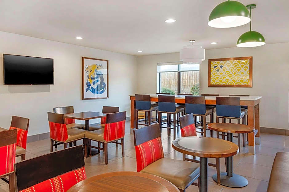 Comfort Suites Whitsett
