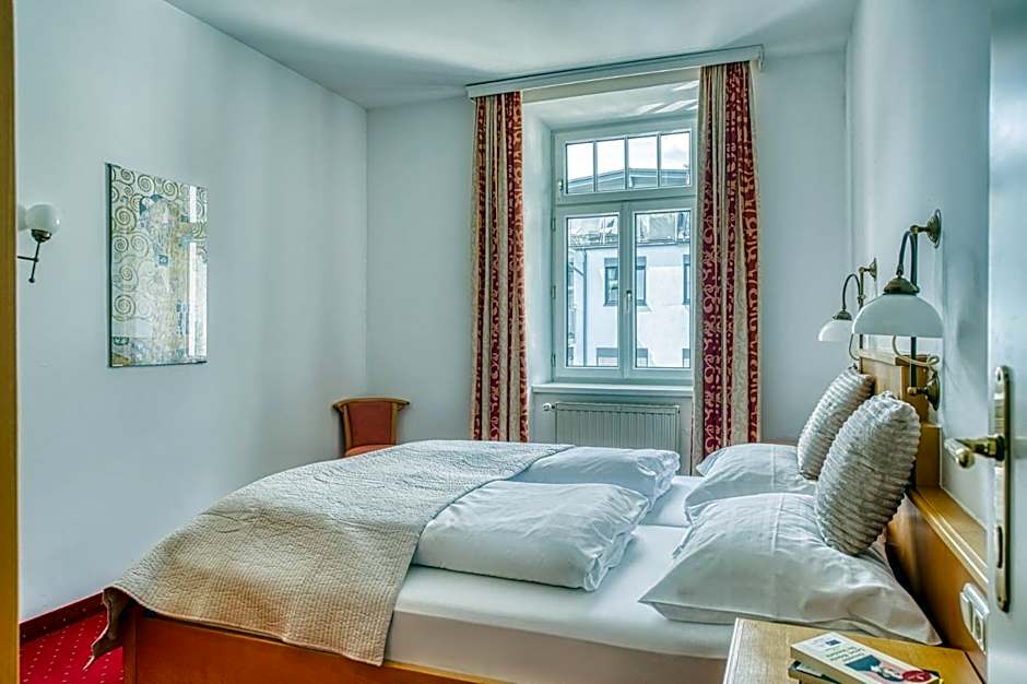 Romantik Residenz (Ferienwohnungen Hotel Im Weissen Rössl) - Dependance