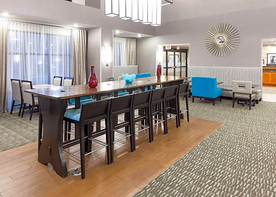 Hampton Inn By Hilton And Suites Cedar Rapids North