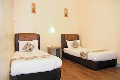 Standard Twin Room with Shared Bathroom