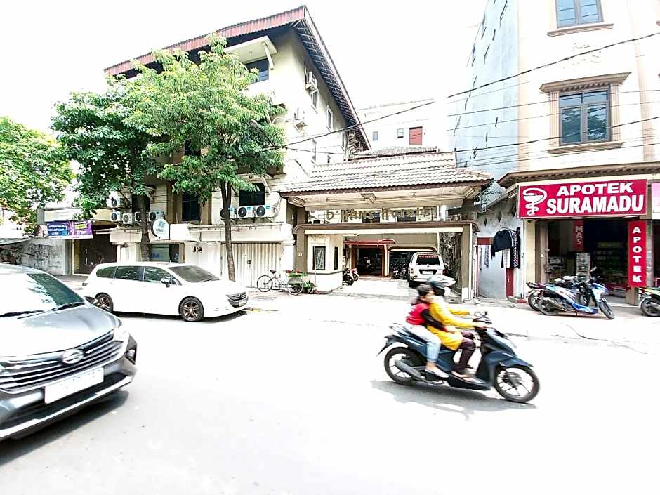 D Hans Hotel Syariah RedPartner near Wisata Religi Sunan Ampel Surabaya