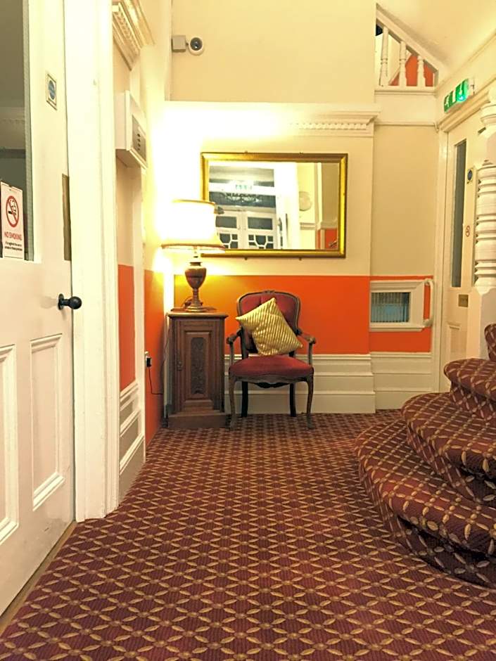 Welbeck Hotel - Close to Beach, Train Station & Southend Airport