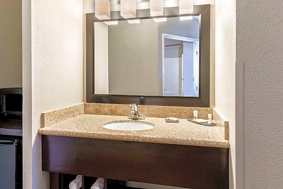 La Quinta Inn & Suites by Wyndham Roswell