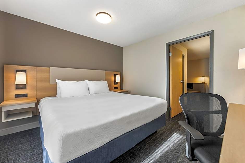 Days Inn & Suites by Wyndham Thunder Bay