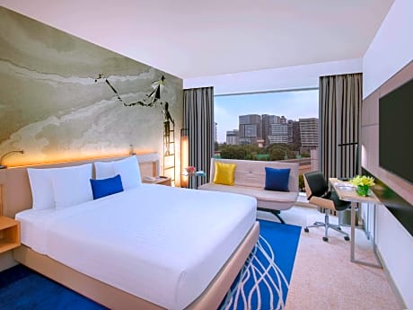 Premier Room - King Bed on Exclusive floor with Premier Lounge access