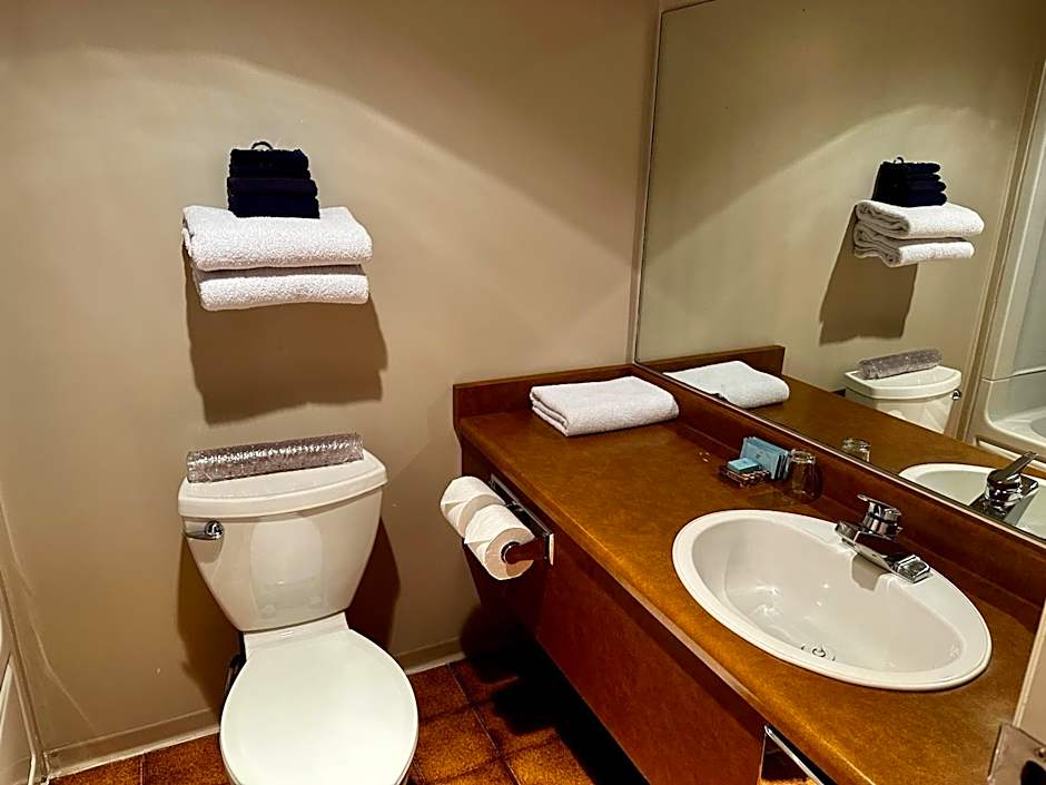 West Coast Motel on the Harbour