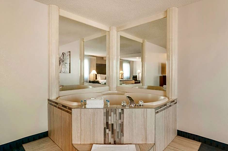 American Inn & Suites Metro Airport