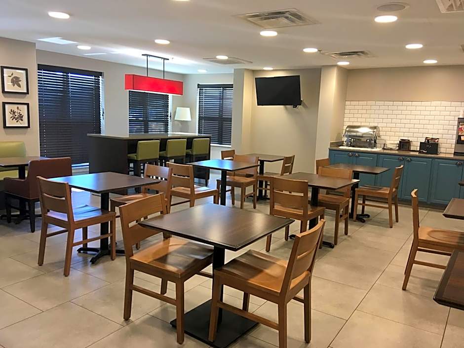 Country Inn & Suites by Radisson, Chambersburg, PA