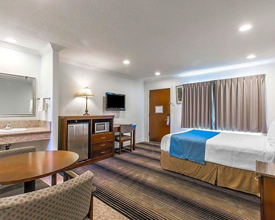 Rodeway Inn & Suites Pacific Coast Highway