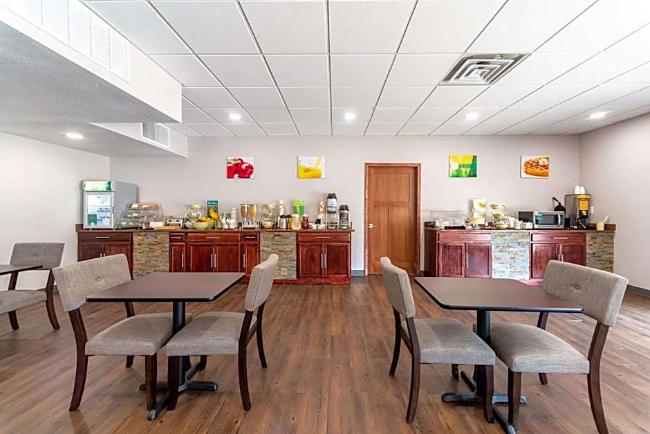 Quality Inn & Suites Vandalia near I-70 and Hwy 51