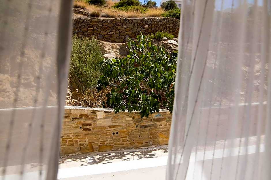 Armadoros Hotel / Ios Backpackers