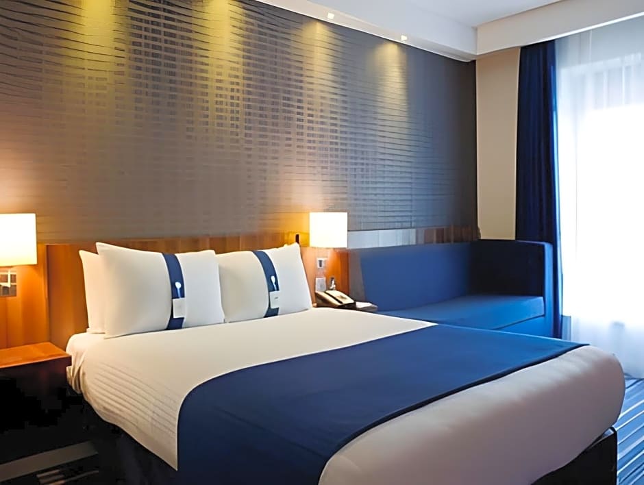 Holiday Inn Express Dunstable By IHG