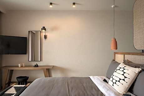 Deluxe Double Room with Side Sea View