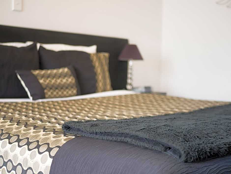 Bellano Motel Suites