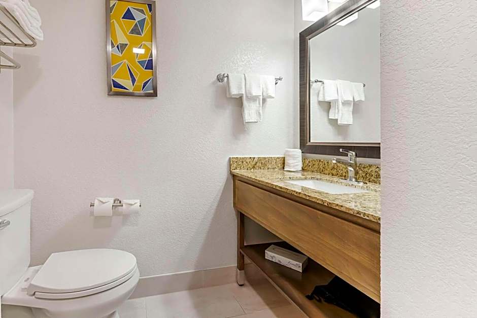 Comfort Inn & Suites