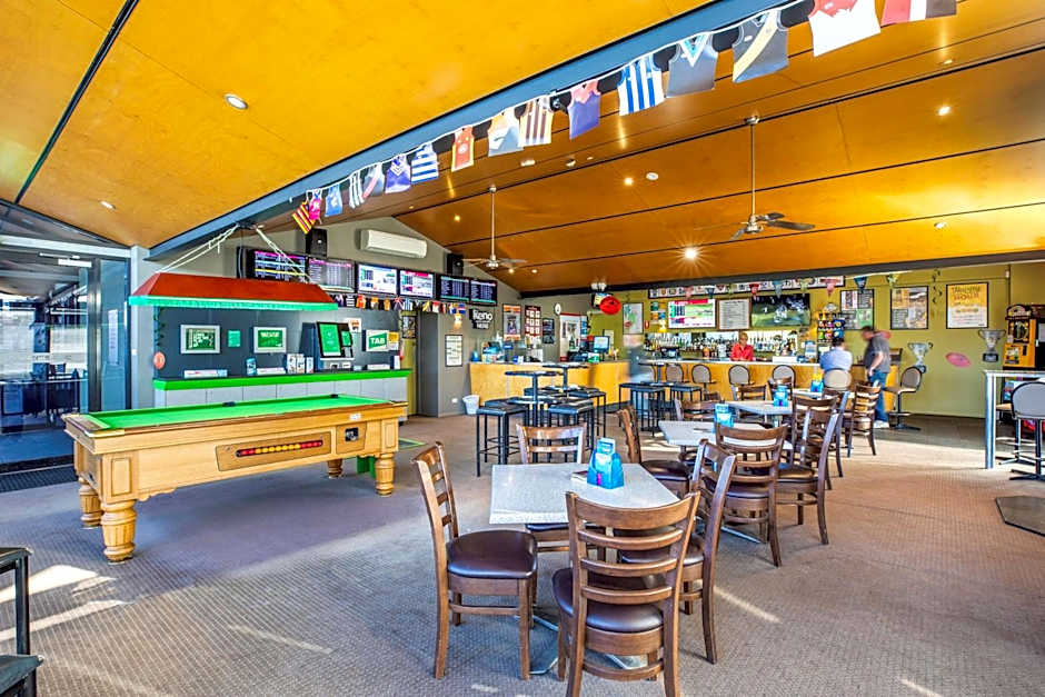 Nightcap at Riverside Hotel