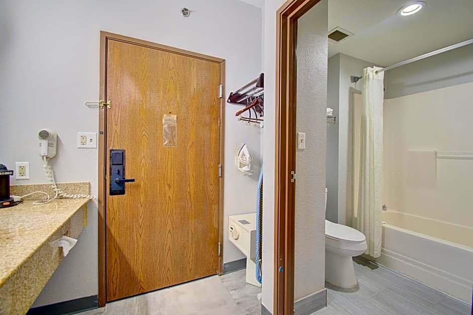 Quality Inn & Suites CVG Airport