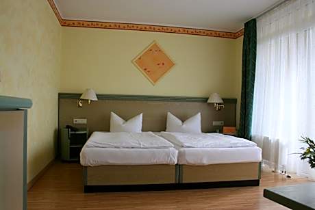 1 room apartment courtyard view without balcony