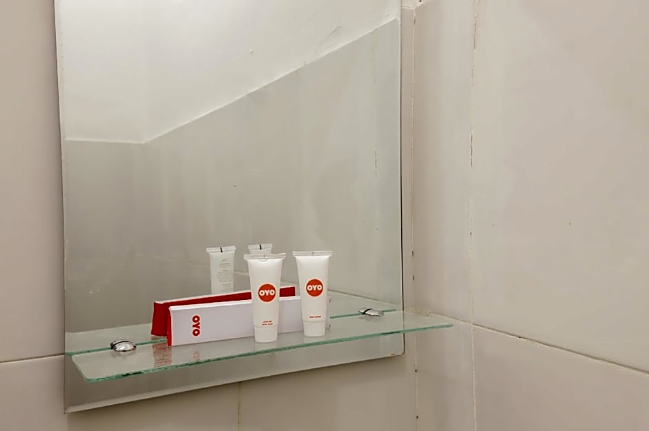 OYO 779 Mn One Residence Syariah Near ITC Cempaka Mas Near Kalbe Farma