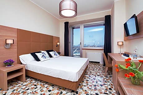 Double Room with Balcony and Sea View