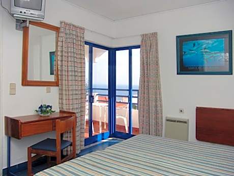 Twin Room with Balcony and Sea View