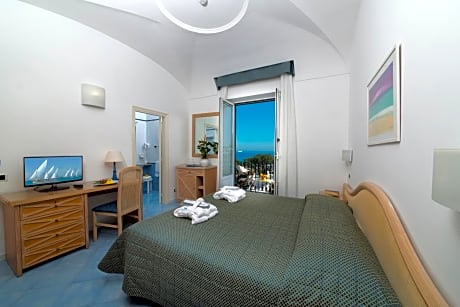 Double Room with Lateral Sea View