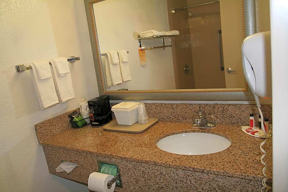 Howard Johnson by Wyndham Hattiesburg