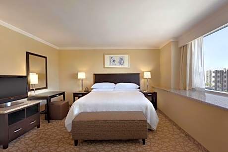 King Corner Suite with City View - Non-Smoking