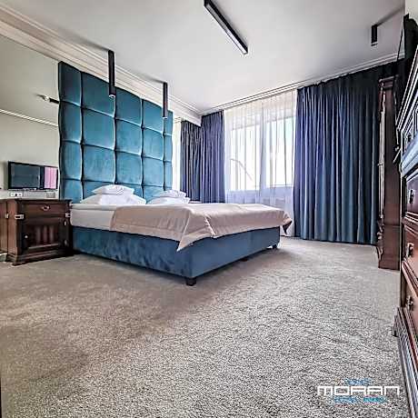 Apartment with Lake View