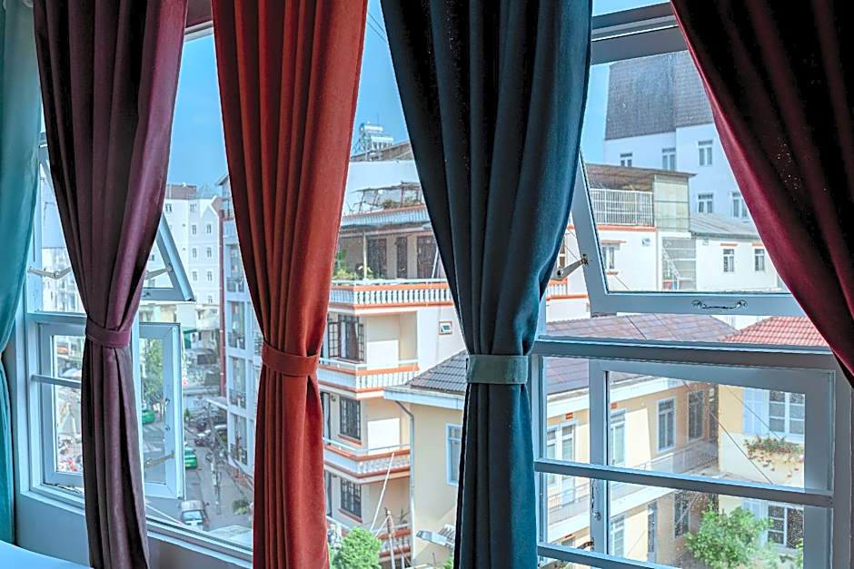 Ken's Backpackers Hotel