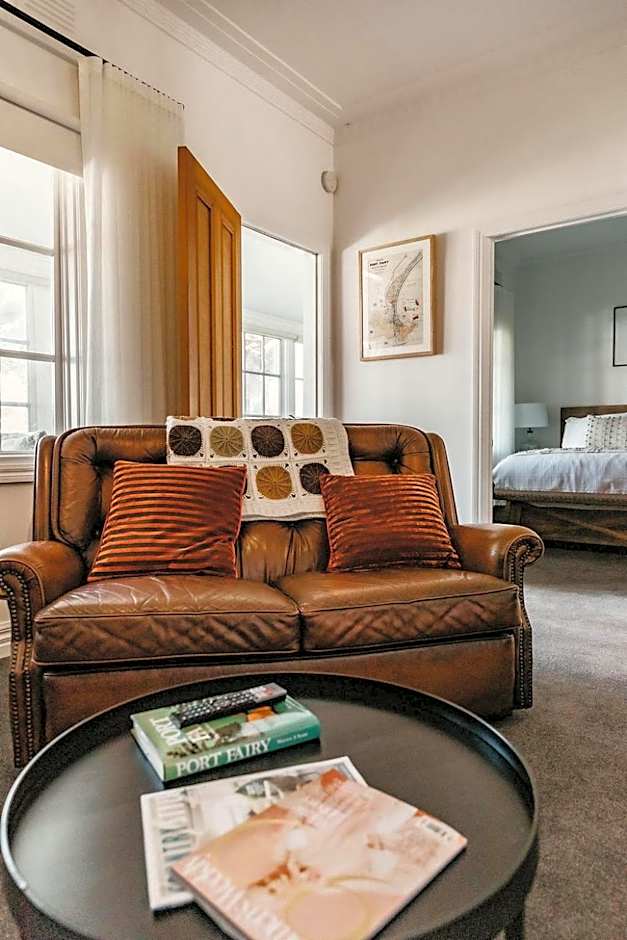 Edge17 Waterfront Apartment, plus Cottage with Garden View - Port Fairy