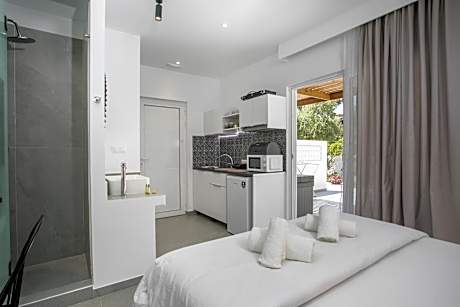 Studio with Spa Bath