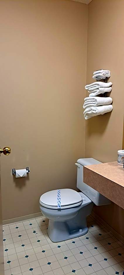 Travelodge by Wyndham Lacombe