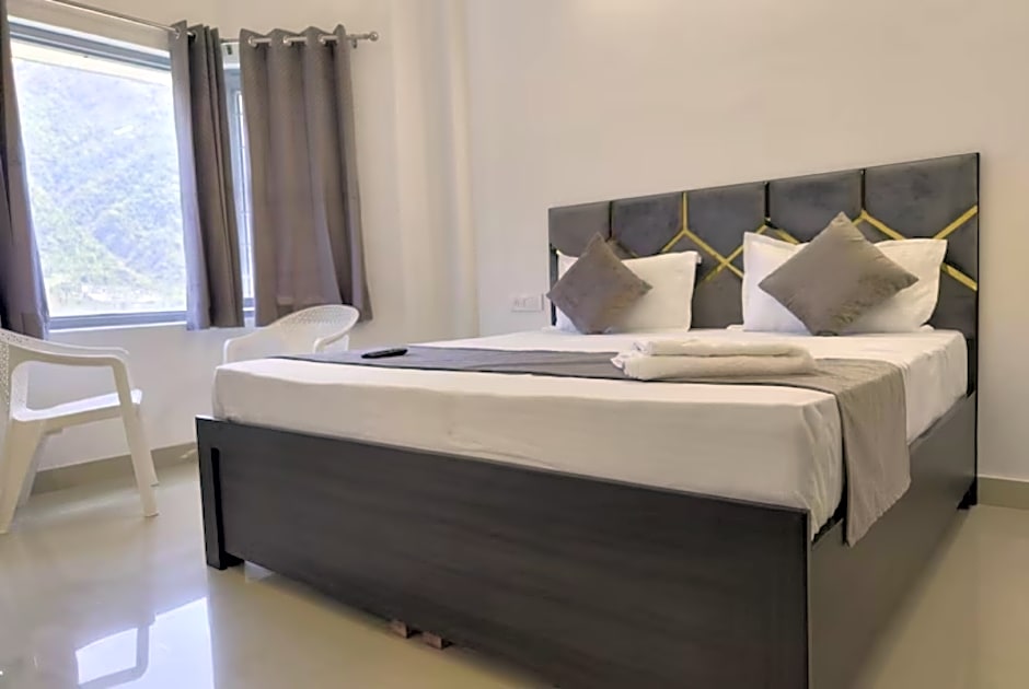 Goroomgo Komfy Stayz Dehradun