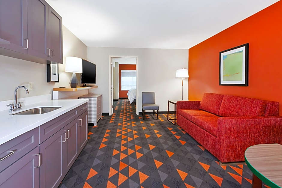 Holiday Inn & Suites Toledo Southwest - Perrysburg by IHG