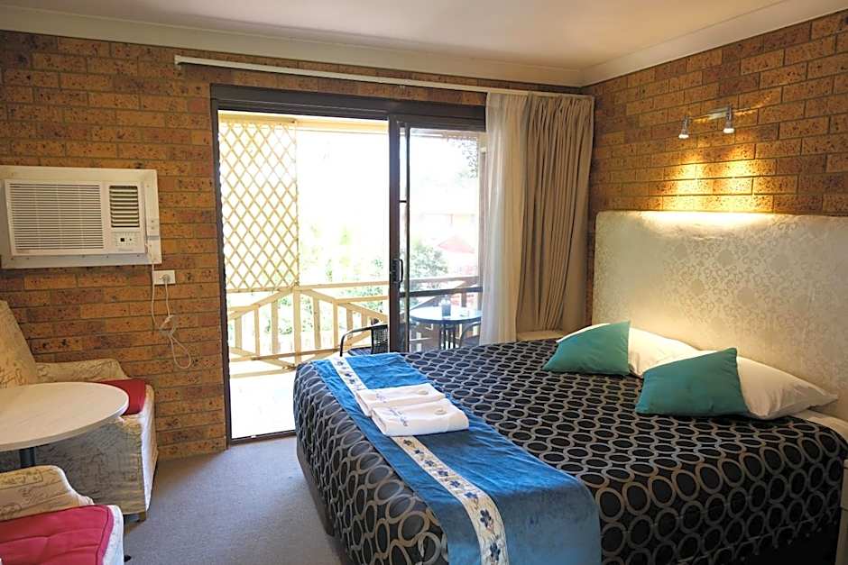 Sapphire Palms Motel