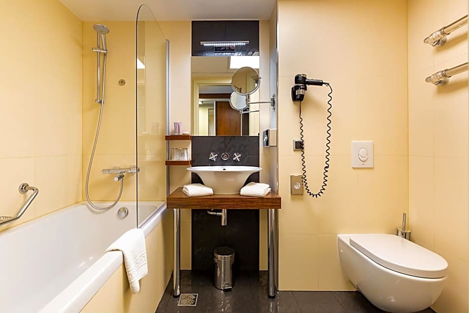 Avalon Hotel & Conferences