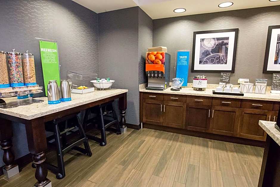 Hampton Inn By Hilton & Suites Pittsburgh/Harmarville