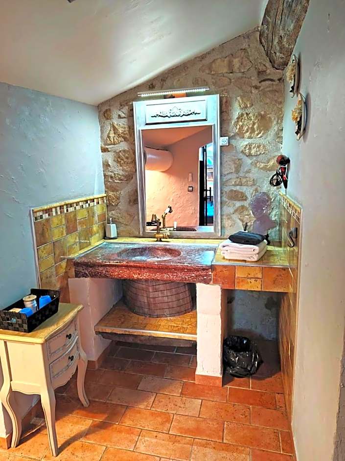 VILLA ARTEMIA Maison vigneronne - chambre d hôtes-B&B-piscine et spa