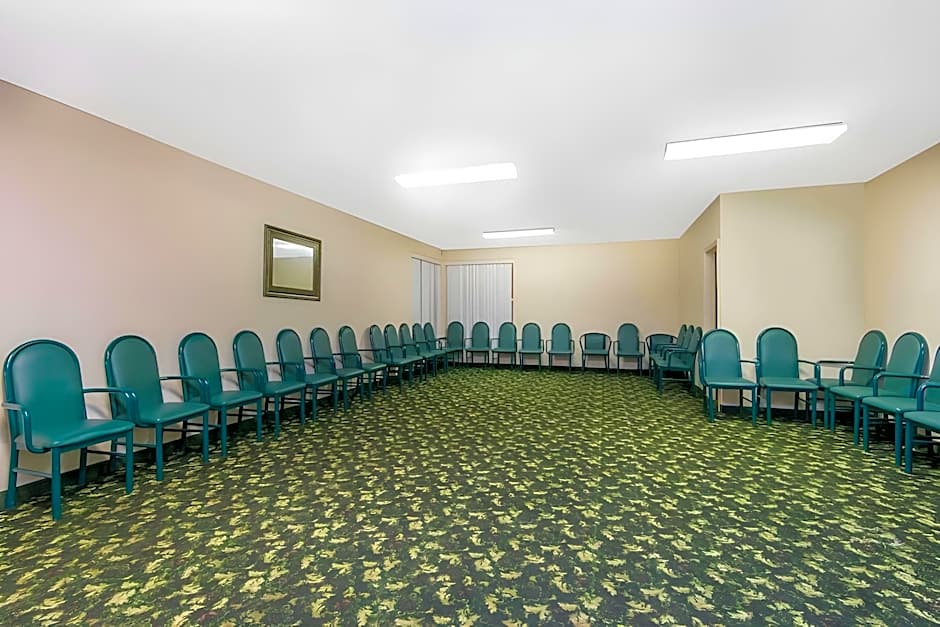 Blue Way Inn & Suites Wichita East