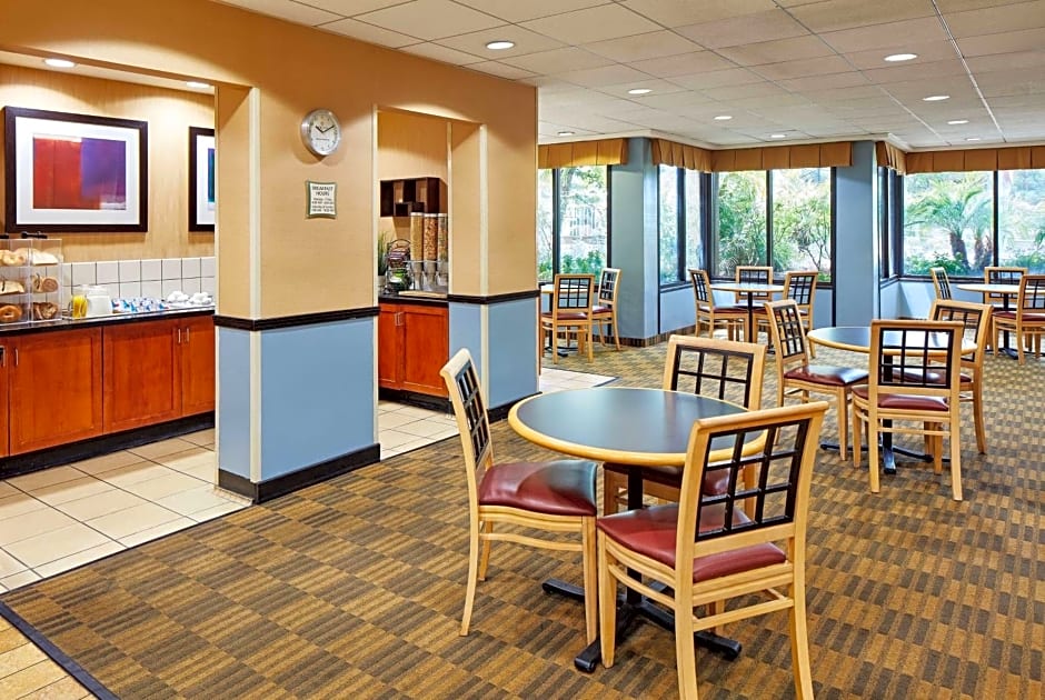 La Quinta Inn & Suites by Wyndham Thousand Oaks Newbury Park