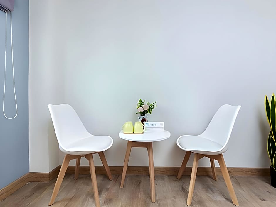 SAZI Resin Hotel - Free Nails HairWash