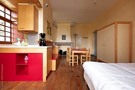 One-Bedroom Apartment with Garden View