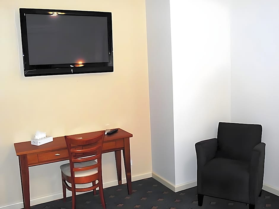 503 On Princes Drive Motel