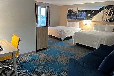 2 Queen Beds, Deluxe Room with Sofa Bed, Non-Smoking