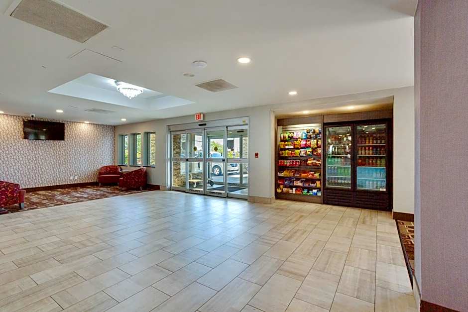 Orangewood Inn & Suites Kansas City Airport