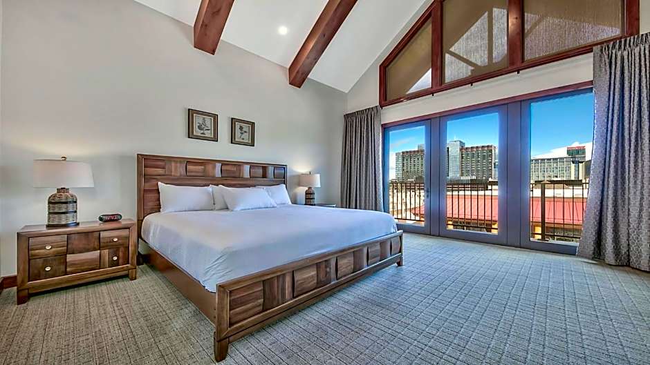 Photo 1 of 27 of Deluxe 3 Bedroom Apartment