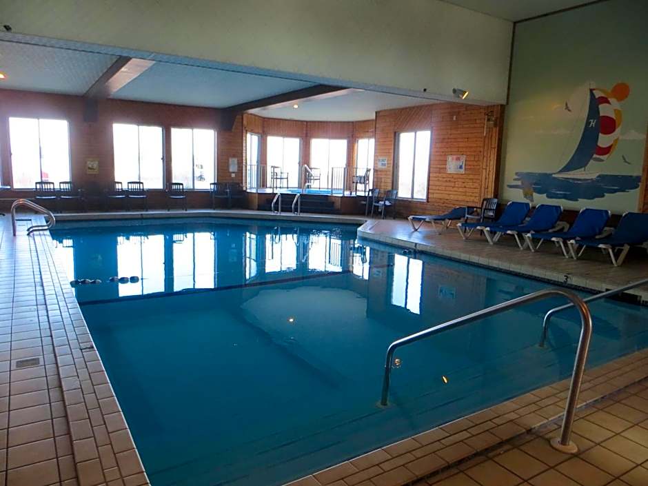 Ramada by Wyndham Mackinaw City Waterfront