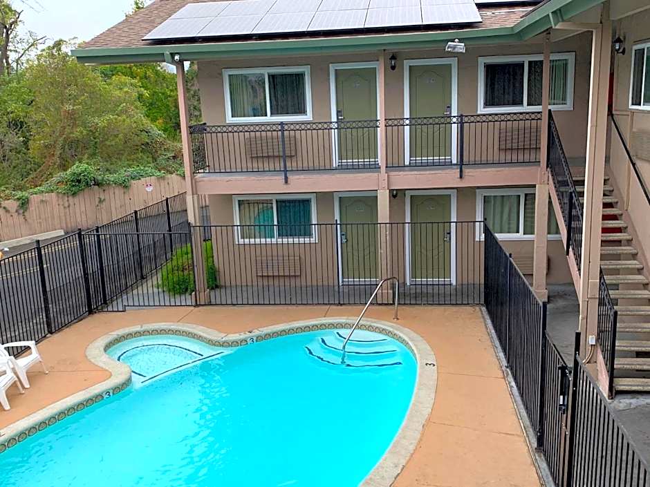 Olive Tree Inn & Suites, a Howard Johnson by Wyndham
