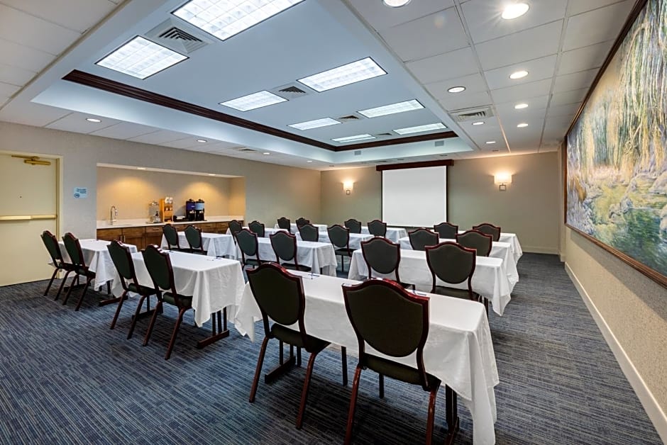 Holiday Inn Express State College at Williamsburg Square By IHG